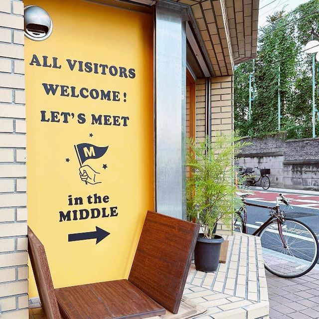In the MIDDLE cafe