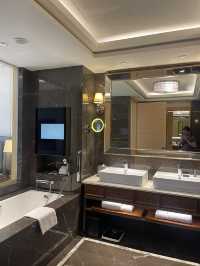 Suite Indulgence in the Skyline Embrace
