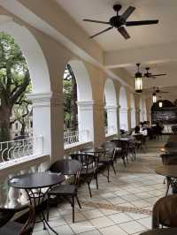 Guangzhou’s Dreamiest Starbucks: Dipped in Tiffany Blue
