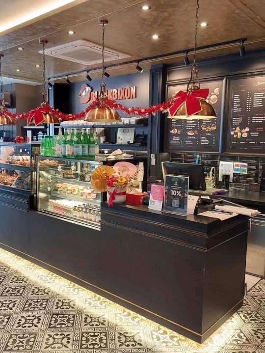 Black bixon cafe