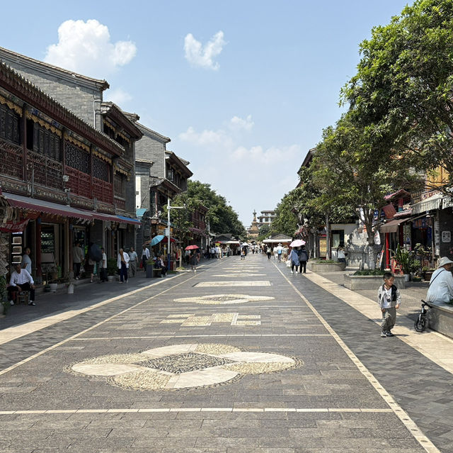 Kunming in 4 Days: Streets to Stone Peak
