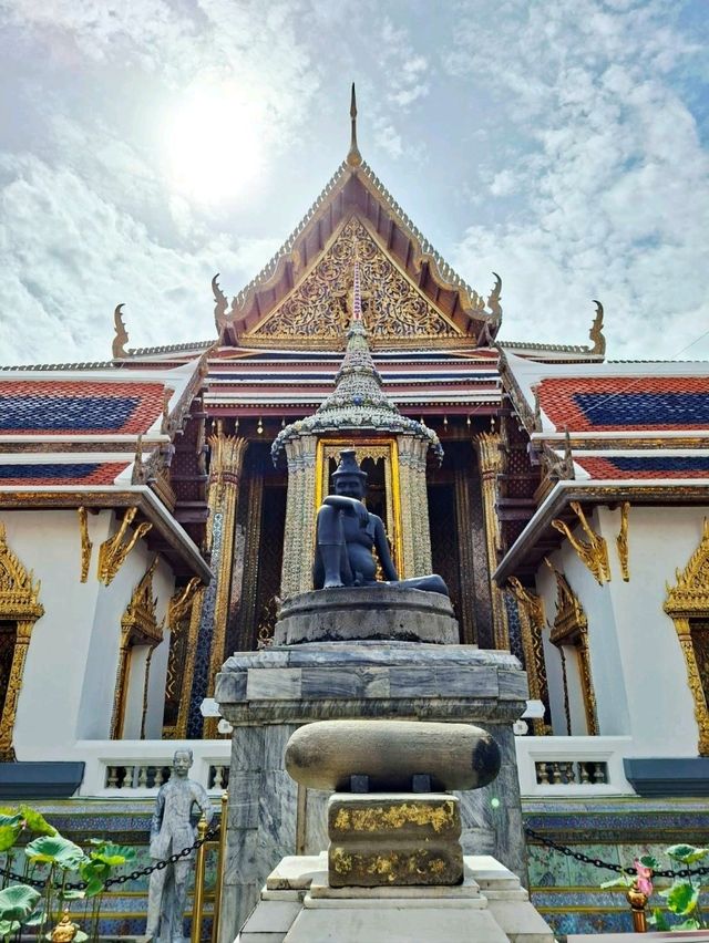 ชมวัดพระแก้วและวัดชนะสงคราม✨️