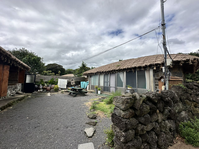 🏡一腳踏進濟州古代生活現場！《城邑民俗村》：這不只是村落，是一座活著的歷史博物館！🌾⛰️