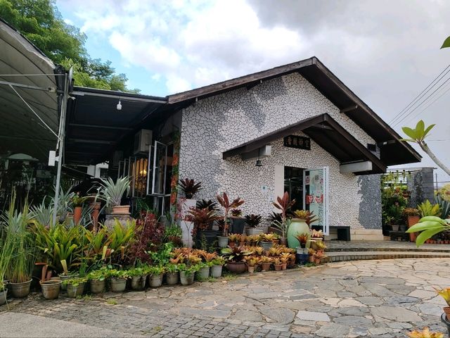 古晋香兰静室 (Green Cottage)： 隐匿花园里的家