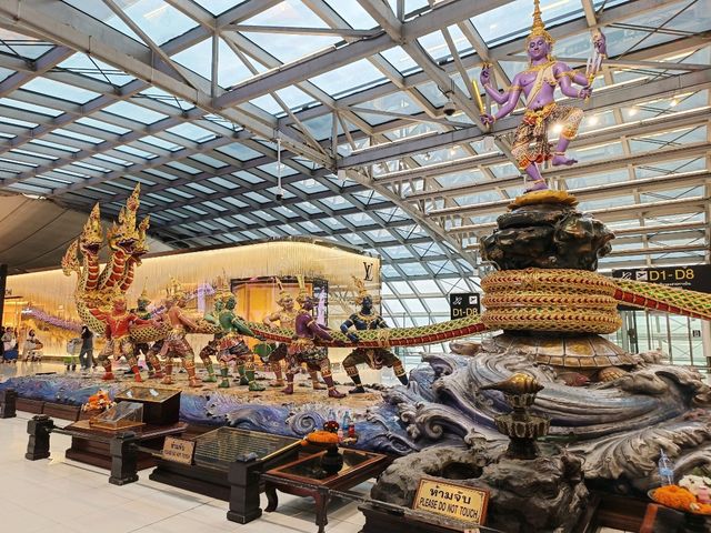 穿越神話與現代的空中之門，素萬那普機場之美。