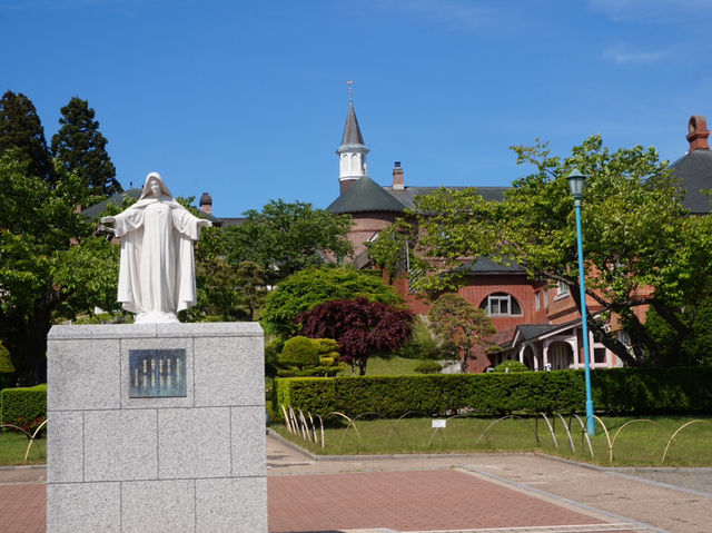 北海道「百年女子修道院」_紅磚哥德羅馬式建築風格