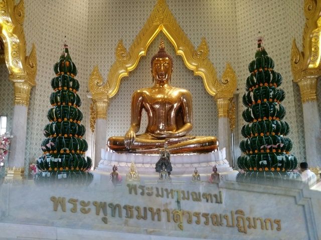 สักการะ..หลวงพ่อทองคำ วัดไตรมิตร