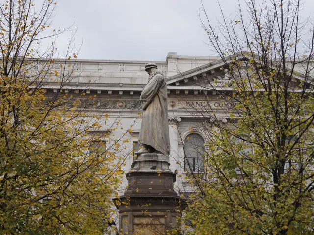 🚶‍♂️Strolling Through History – Piazza del Duomo, Milan