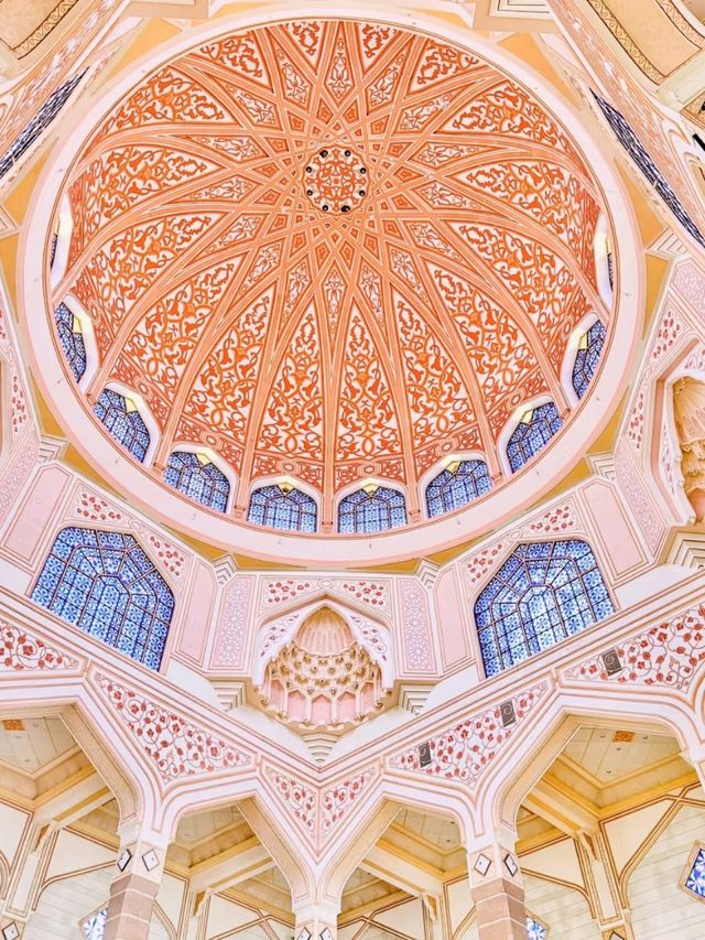 Putra Mosque, Putrajaya – A Modern Marvel with Traditional Charm