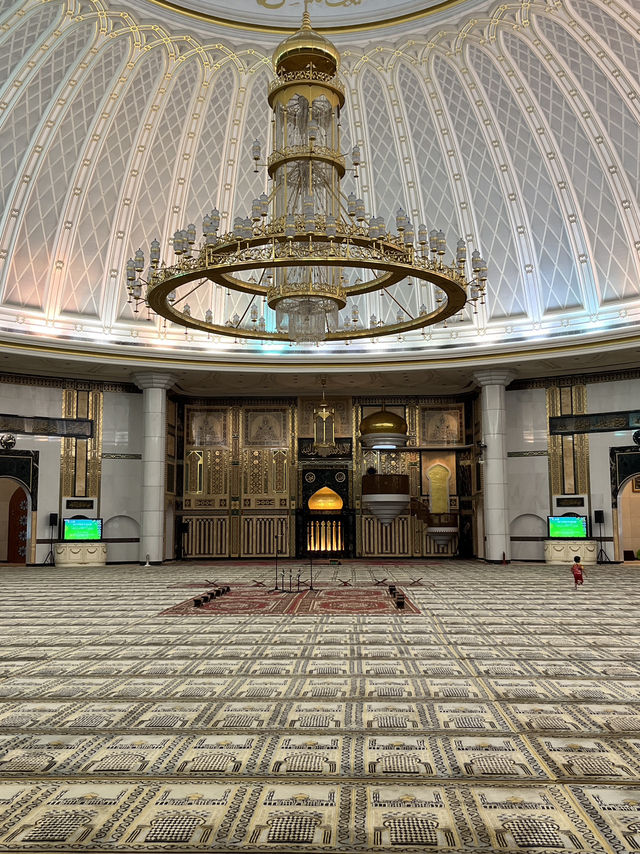 🕌 Jame' Asr Hassanil Bolkiah Mosque – Brunei’s Golden Jewel ✨