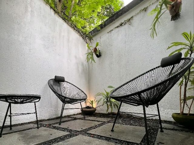 Minimalism, Light & Quiet Moments – A Hidden Gem Stay at Lloyd’s Inn Singapore