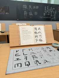 🎨 *徐冰《英文方塊字書法教室》展覽｜香港藝術館*