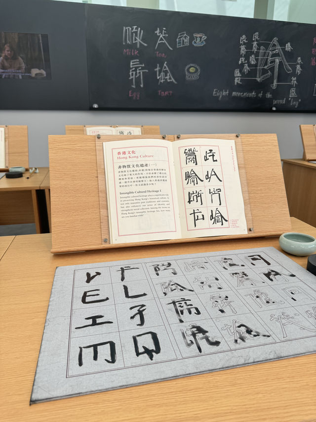 🎨 *徐冰《英文方塊字書法教室》展覽｜香港藝術館*
