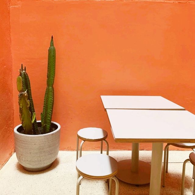 MoMo's Hotel