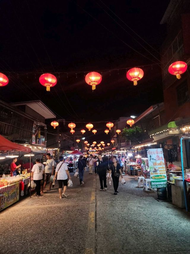 เที่ยวย้อนวันวานที่ตลาดจีนซากแง้ว