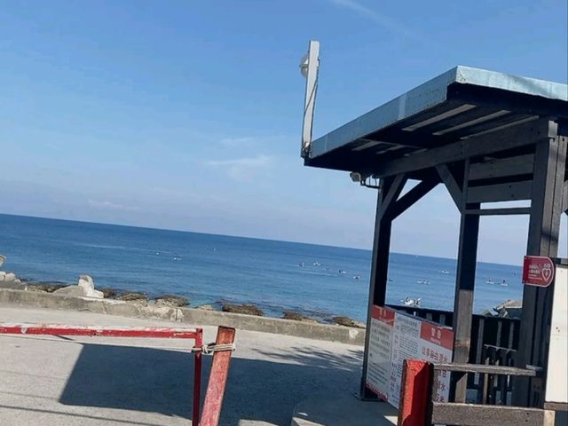 🌊 藍天碧海間的勇者試煉｜小琉球「厚石魚澳」浮潛天堂與跳海熱點