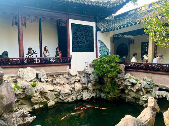 Китай. Шанхай. Yuyuan Bazaar и Yuyuan Garden Китай. Шанхай. Yuyuan Bazaar и Yuyuan Garden