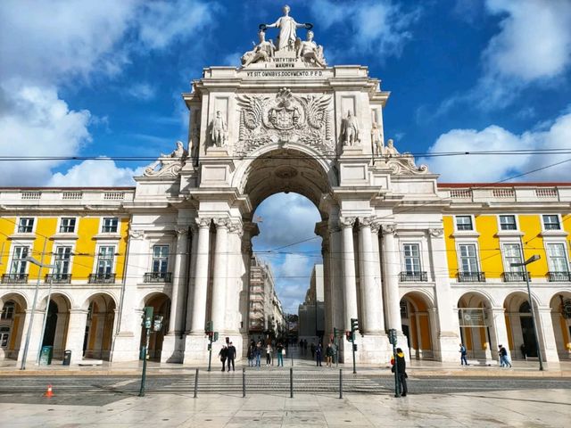 Discovering Iconic Landmarks in Lisbon City Center