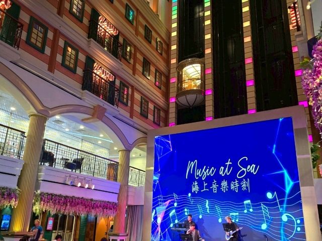 入夜後的郵輪時光〔麗星郵輪〕 入夜後的郵輪時光〔麗星郵輪〕