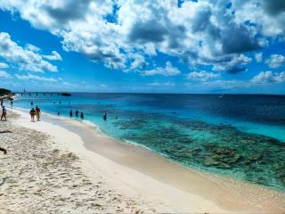 Crystal Waters and Relaxed Vibes at Te Amo Beach in Kralendijk
