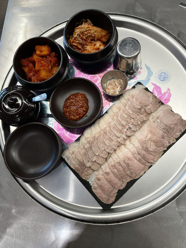 🥩 충장로 목구멍 – 고기와 곰탕, 그리고 냉제육의 완벽 조합