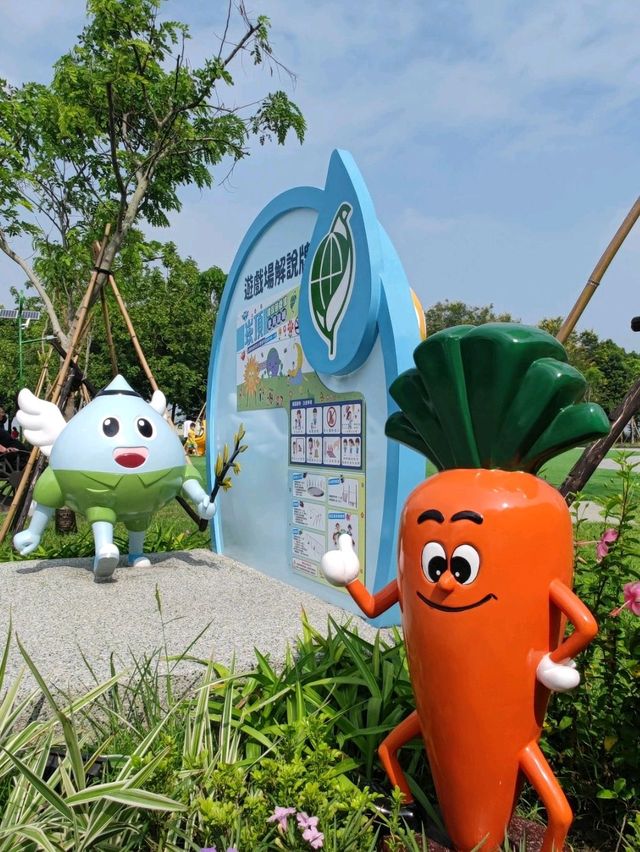 一座太陽、月亮與地球的遊樂場#崁頂共融遊戲場(崁頂公園)屏東縣崁頂鄉