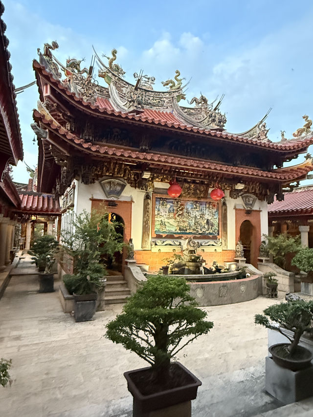 雲林虎尾持法宮｜「恭敬威嚴五文昌殿 ‧ 一拜頂禮寄心志，文運隨香起清明」
