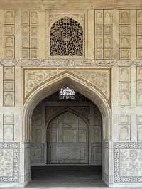 Agra Fort A Majestic Fortress of Uttar Pradesh 