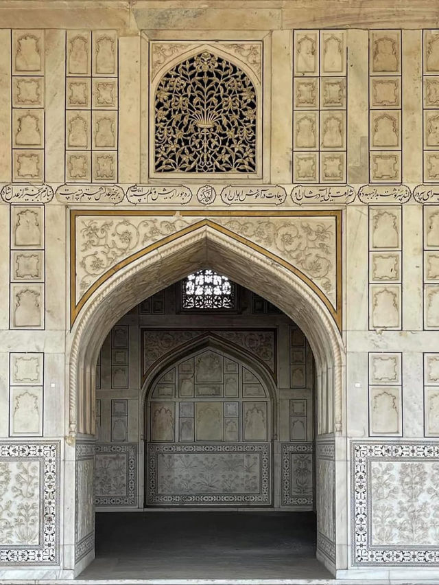 Agra Fort A Majestic Fortress of Uttar Pradesh 