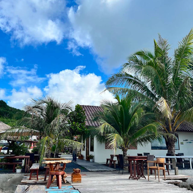 The Ruby Sea Cafe – คาเฟ่ลับริมทะเลบรรยากาศชิลเว่อ The Ruby Sea Cafe – คาเฟ่ลับริมทะเลบรรยากาศชิลเว่อ