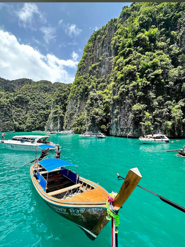 ทะเลในอ้อมกอดภูเขา ที่อ่าวปิเละ
