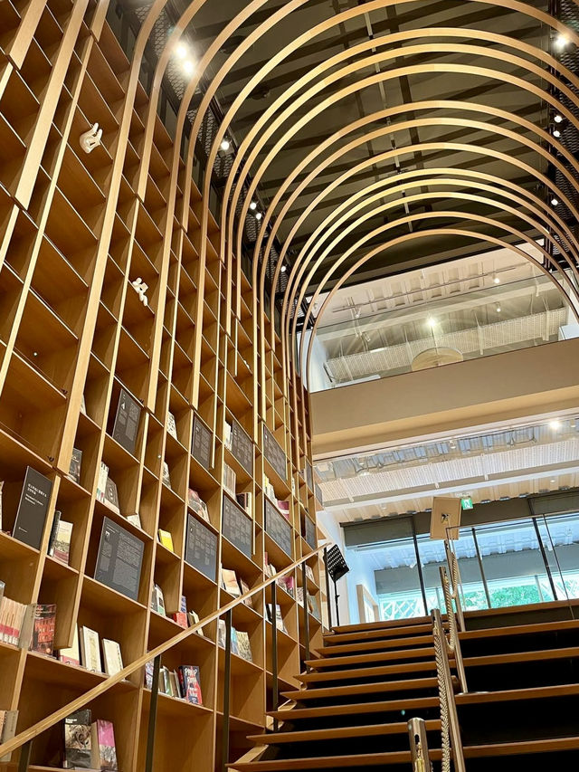 📚 A Literary Escape: The Haruki Murakami Library at Waseda