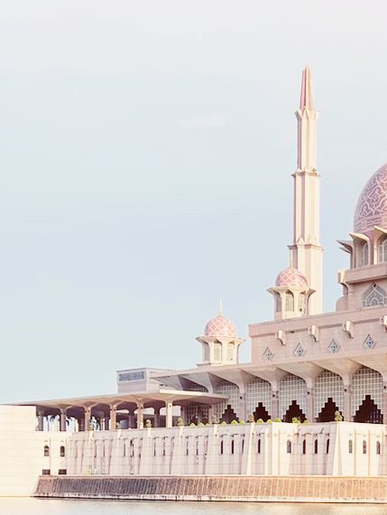 🇲🇾🕌 Putra Mosque: Pink Perfection Meets Golden Hour Magic! 🌇