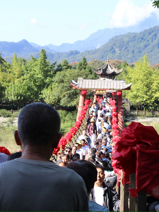 都江堰一日遊攻略：離堆公園、古城漫步與鏡面書閣