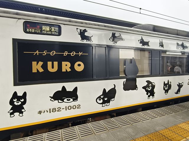 Aso Boy รถไฟท่องเที่ยวขวัญใจเด็ก ๆ 