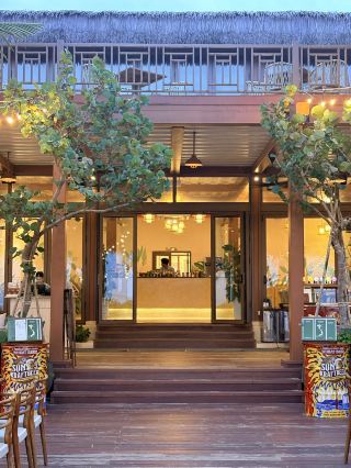 코코 비치 하우스(Coco Beach House) 낭만적인 오션뷰 레스토랑, 파도 소리와 함께 즐기는 섬의 신선한 풍미..