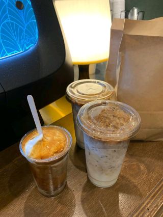 모누 카페(MONU Cafe): 가딩 세르퐁에서 축구 경기를 즐기기 좋은 지브리 감성 카페 。