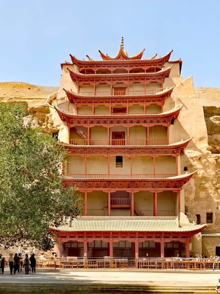 敦煌の莫高窟（Mogao Caves）を探索！シルクロードの千年に渡る世界