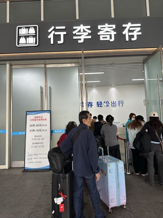 How We Nailed Luggage Storage at Chengdu Dong—Winter Travel Hacks ⛄️🧳