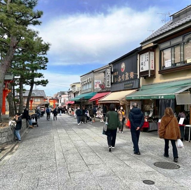 ⛩️伏見稻荷大社⛩️建於西元 711 年神社