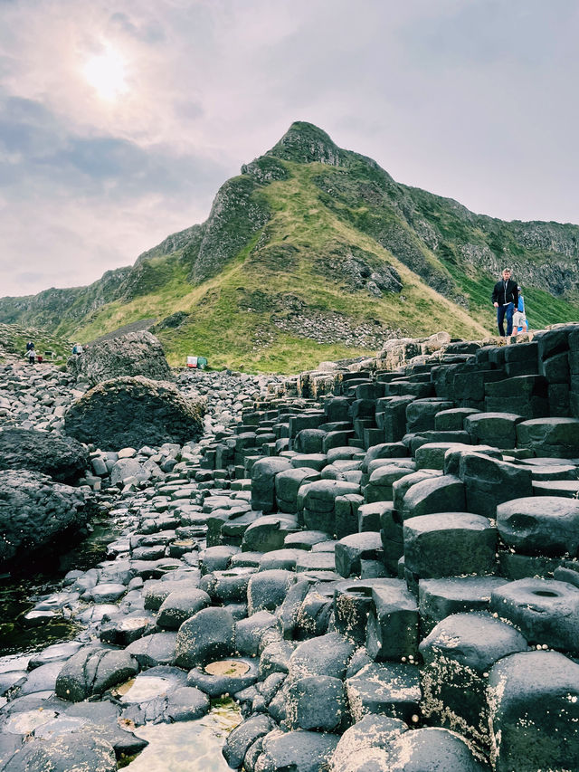 Exploring the Giant’s Causeway: Ireland’s Natural Wonder 🌊⛰️