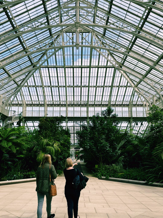 Kew Gardens: A Living, Breathing Wonderland 🌿🌸