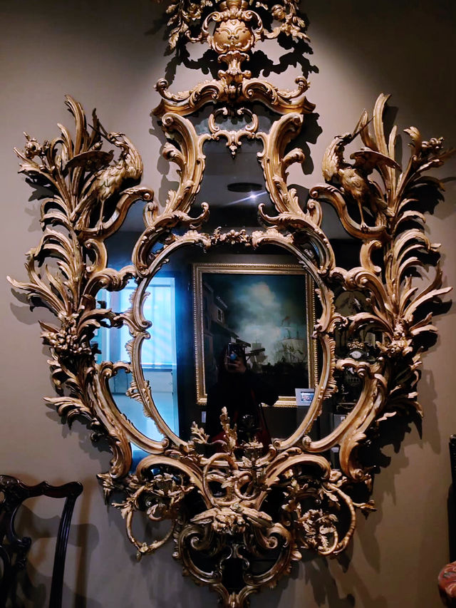 Victoria and Albert Museum (V&A), London 🏛️✨