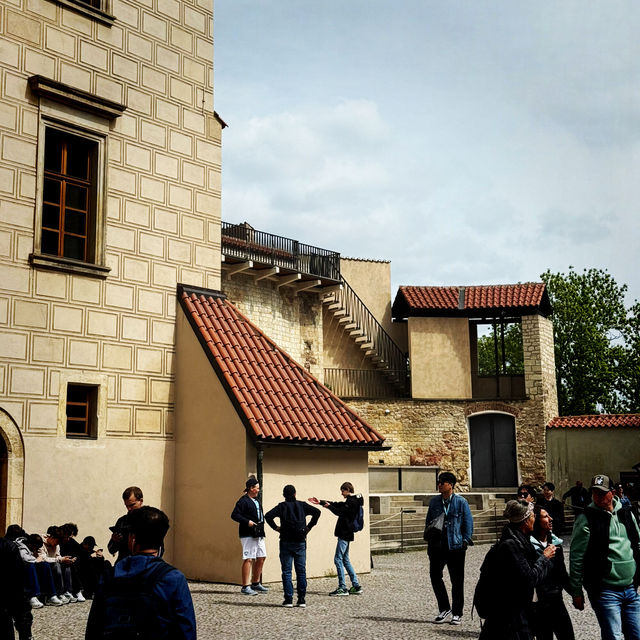 💸👑 Visit Prague Castle for FREE — Yes, Really! 🇨🇿✨
