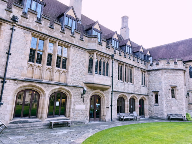 🚗 Ride-Sharing in Oxford: Zip Through This Academic Wonderland with Ease 🎓✨