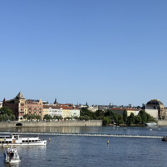 🇨🇿 Prague Travel Guide: The City of a Hundred Spires