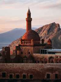 🏯 Ishak Pasha Palace: A Fortress of Stone and Legend on the Eastern Frontier 🌄🇹🇷