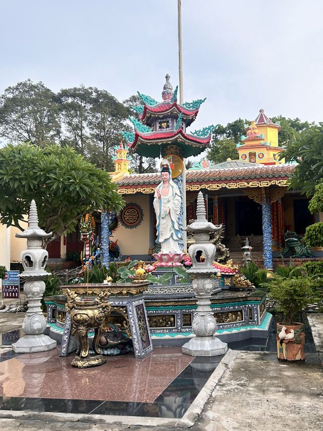 Pagoda & Temple of Phu Quok centre 