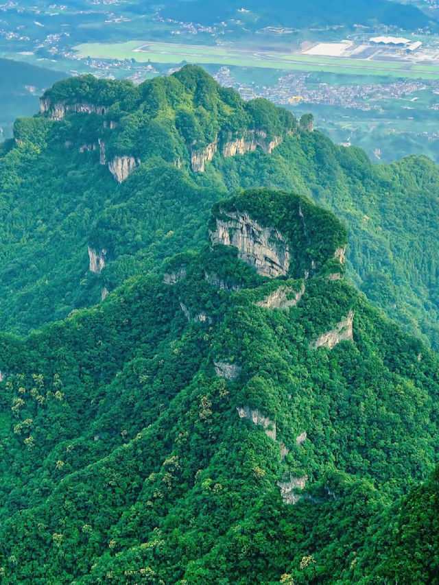 Floating Mountains and Hidden Paths: A Day in Zhangjiajie