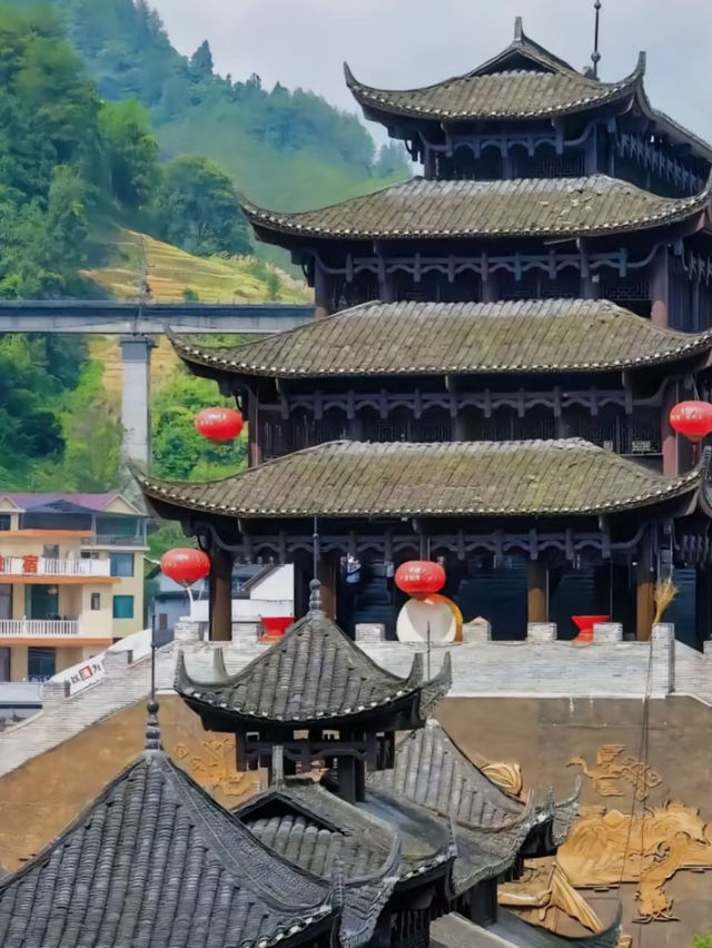 Timeless Beauty by the River: A Day in Fenghuang Ancient Town